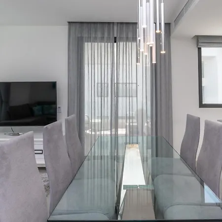 شقة Luxury 2br Seaviews - Santa Barbara Heights *